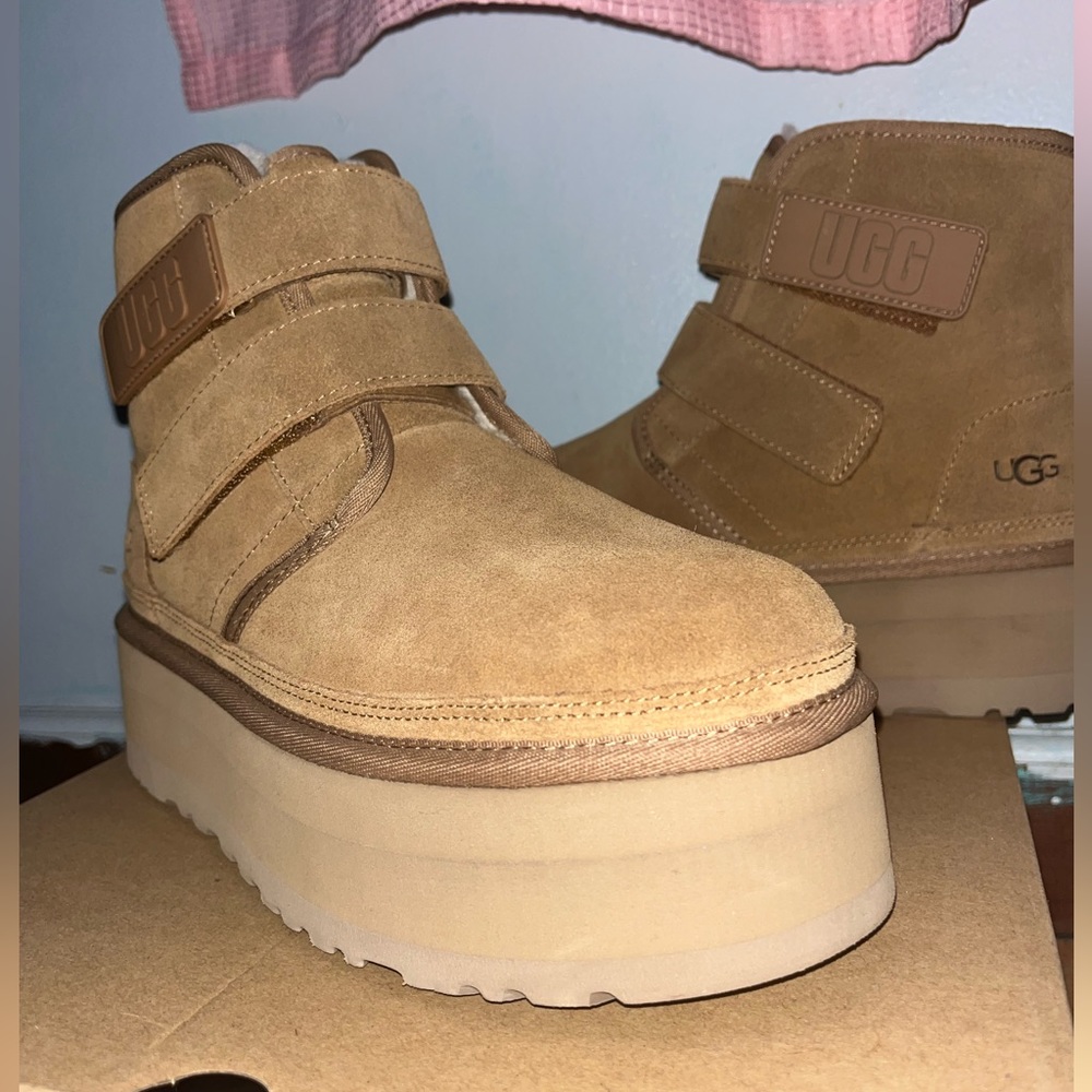 UGG Neumel Platform Size 8!!π₯° - Picture 5 of 6